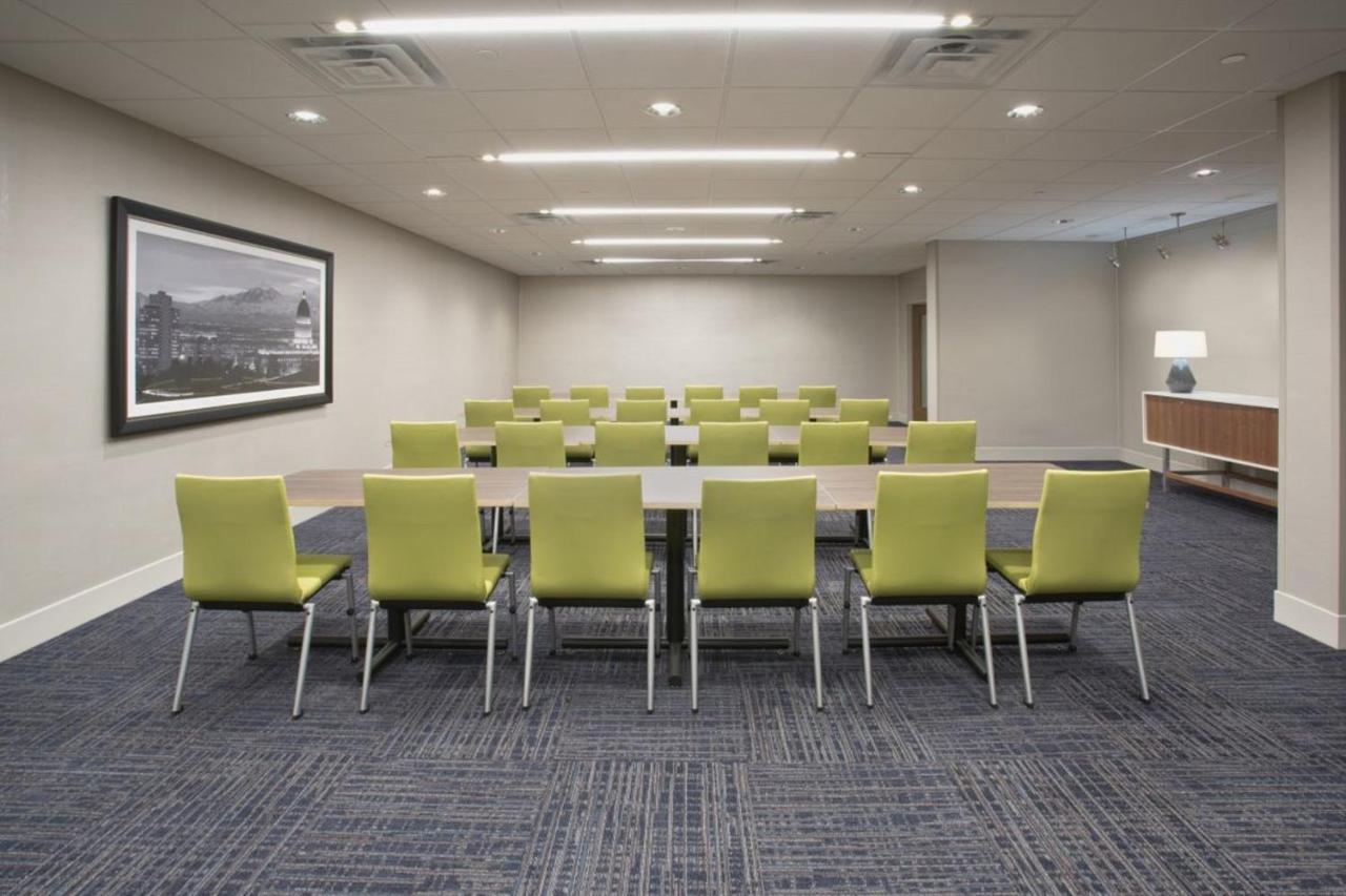Holiday Inn Express & Suites - Parsons By Ihg 外观 照片